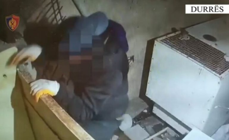 AUTOR I 4 VJEDHJEVE/ Arrestohet 33-vjeçari në Durrës, momenti kur kamerat e kapin mat (EMRI)