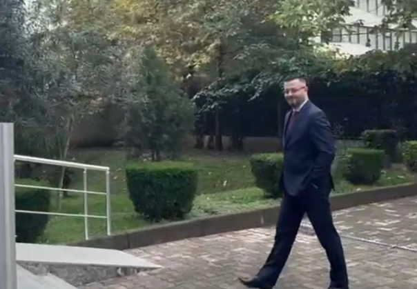 U MOR I PANDEHUR I SPAK/ Plarent Ndreca paraqitet në Prokurorinë e Posaçme, akuza për pabarazi në tendera