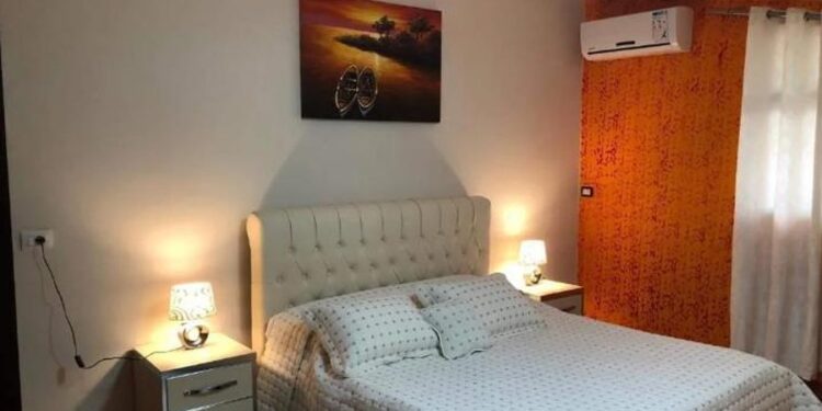 E RËNDË/ Gjendet i vdekur në hotelin e një fshati në Elbasan, 63-vjeçari italian