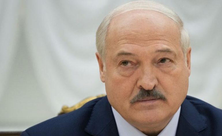 AKUZOHEN PËR “KOMPLOT NDAJ SHTETIT”/ Mbështetën Ukrainën, Lukashenko arreston qindra bjellorusë