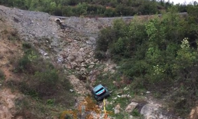 TRAGJIKE NË LIBRAZHD/ Makina bie në humnerë, humb jetën shoferi i mjetit
