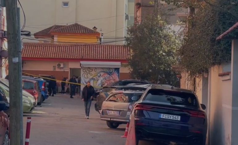 VRASJA E 14-VJEÇARIT/ Policia shoqëron 5 persona. Viktima u qëllua 6 herë me thikë