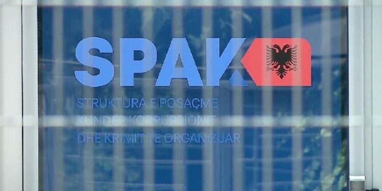 OPERACIONI NË ELBASAN/ Reagon SPAK: Masa sigurie për 21 persona, mes tyre dy gazetarë dhe zyrtari i lartë i Policisë