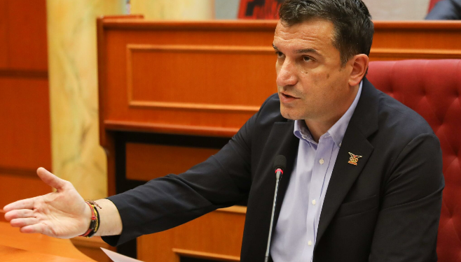MËSUES PËR DIASPORËN/ Veliaj takon emigrantët në Athinë me rastin e Ditës së Pavarësisë