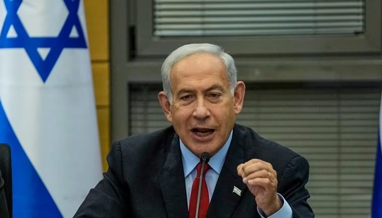 IZRAEL/ Netanyahu dëshmon në gjyq, akuzohet për rryshfet dhe mashtrim, rrezikon 13 vite burg