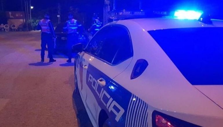 E RËNDË NË VLORË/ 51 vjeçari plagos me thikë 41 vjeçarin, largohet nga vendi i ngjarjes, ja gjendja e tij shëndetësore