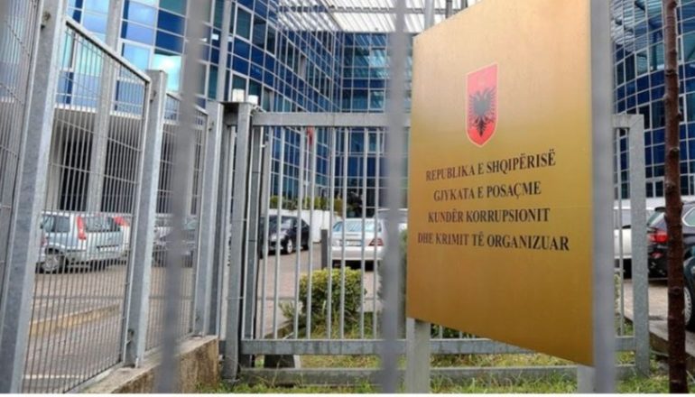 MERRNIN RRYSHFET PËR TË LIRUAR PATENTAT E PEZULLUARA/ Apeli i GJKKO shton dënimet për 7 persona