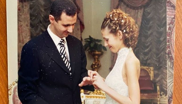 FOTO E DOKUMENTE SEKRETE/ Çfarë u gjet brenda shtëpisë së braktisur të Assadit