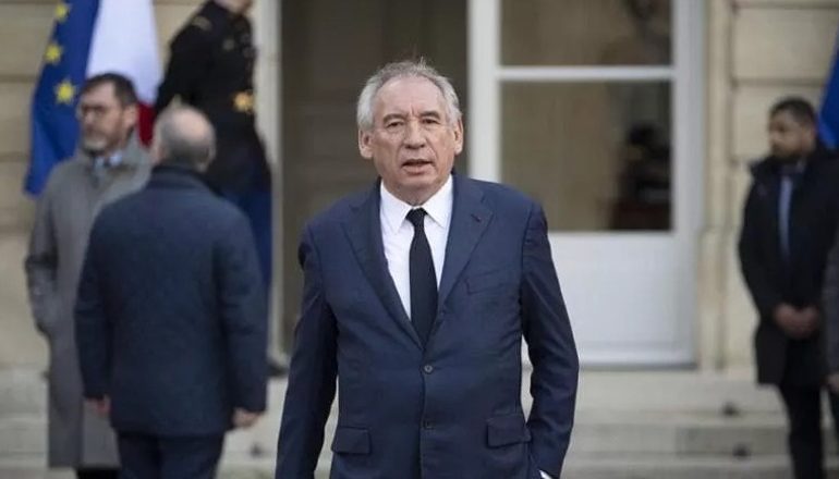 FRANCË/ Formohet qeveria Bayrou, mes ministrave ish-kryeministrat Valls dhe Borne