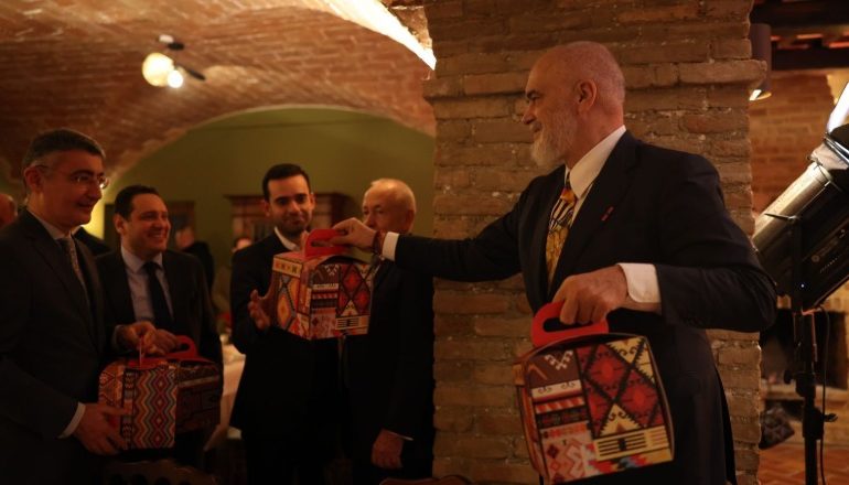 “SHQIPËRIA NUK KA PLAN B, VETËM…”/ Rama në darkën me ambasadorët për festat e fundvitit