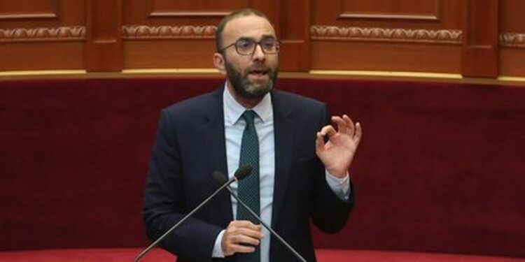 PËRPLASJA ME SHEHAJN/ Ragon Bardhi: Situatë qesharake, tentoi të pengonte fjalën e deputetëve të opozitës