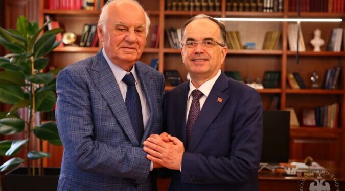 ISH-PRESIDENTI ALFRED MOISIU FESTON 95-VJETORIN/ Urimi i Begajt: Model frymëzues për politikën shqiptare
