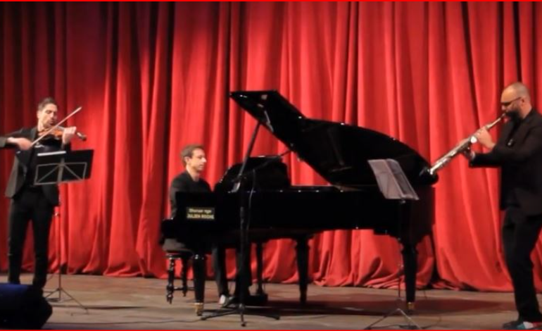 FUNDJAVË ARTISTIKE NË GJIROKASTËR/ Artistët e grupit “Aperitivo Italiano”, performojnë muzikë jazz