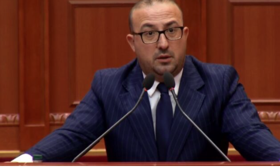 “NA KA MARRË MALLI TË SHOHIM NJË GRUA SHTATZËNË”/ Korreshi në Kuvend: Është hall, s’jep njeri më nuse në fshat