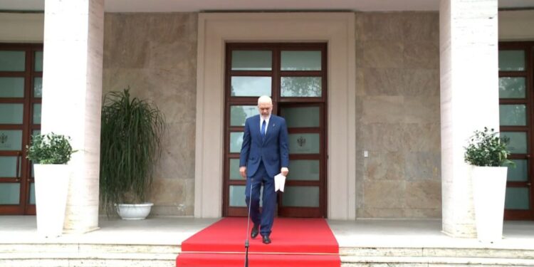 RAMA NË BRUKSEL ME LIDERËT E BE DHE RAJONIT/ Takim me presidentin e ri të KiE