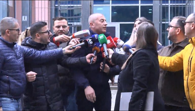 LICENSUAN KARBURANTIN PA LEJE/ SPAK çon për gjykim kryebashkiakun e Devollit, Eduard Duro dhe 4 të tjerë