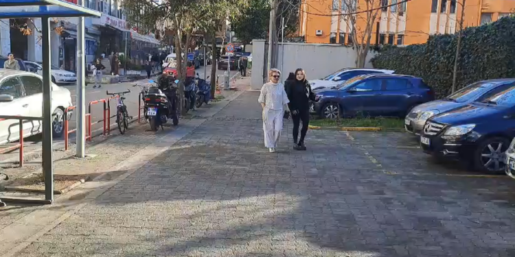 FOTOLAJM/ Monika Kryemadhi paraqitet në SPAK, shoqërohet nga e bija