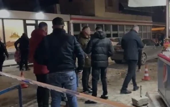 TË SHTËNA ME ARMË NË VLORË/ Dy të plagosur, mes tyre një i mitur! Kush ishte objektivi i atentatit