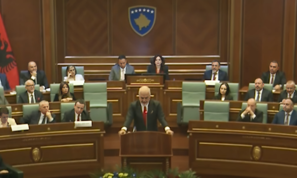“THAÇI E KRERËT E TJERË TË UÇK PO MBAHEN PENG…”/ Rama ndan sërish mesazhin që tha në Kuvend: Standardet nuk varen nga gjykatësit