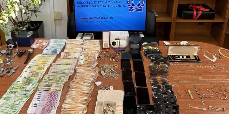 PRANGA DY SHQIPTARËVE NË GREQI/ Flisnin me aplikacion të koduar! Vodhën edhe shtëpinë e policit