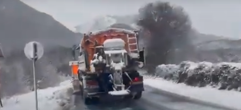 RESHJE DËBORE NË VERI/ Thirrje shoferëve të automjeteve: Lëvizni me zinxhirë