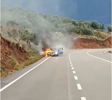 FOTOLAJM/ Merr flakë makina në Bypassin e Vlorës, shkrumbohet totalisht