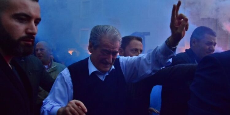 BERISHA NË KRYE TË PROTESTËS SË OPOZITËS/ Tirana bllokohet sot sërish