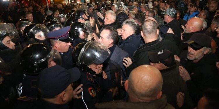 EMRAT/ Bllokuan rrugët dhe goditën policët, kush janë eksponentët e opozitës nën procedim penal