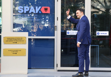 ZBULOHET ARSYEJA PSE BELIND KËLLIÇI U THIRR NË SPAK/ Akuzohet se ka falsifikuar diplomën e shkollës së mesme