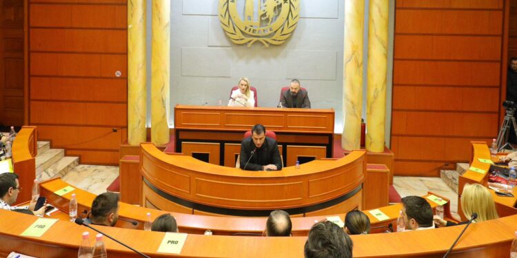 JEP LAJMIN E MIRË/ Veliaj: Shpërblime për fundvit për mbi 4 mijë punonjës të shërbimeve mbështetëse