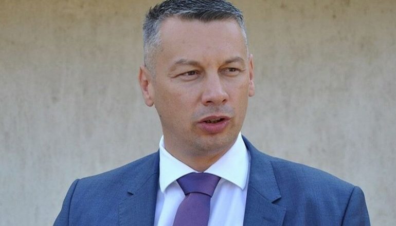 I AKUZUAR PËR KORRUPSION/ Arrestohet ministri i Sigurisë së Bosnjës Nenad Nesic, në pranga edhe 6 të tjerë