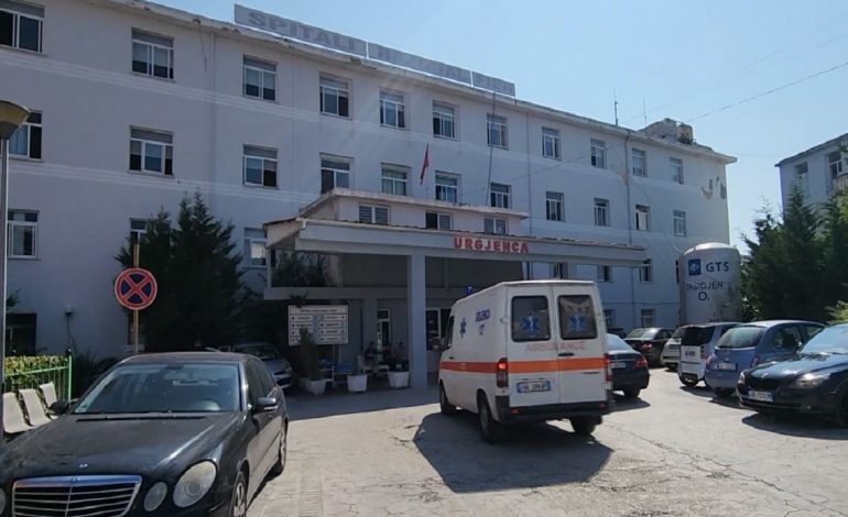 ÇFARË NDODHI? Pezullohen tre mjekë në Fier, dyshohet për…