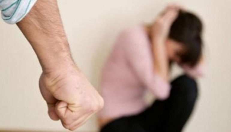 USHTRONTE DHUNË NDAJ GRUAS/ Shpallet në kërkim 37-vjeçari në Kukës