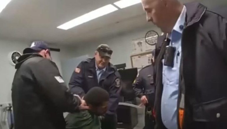 SHBA/ Afro-amerikani rrihet për vdekje nga gardianët e burgut në New York