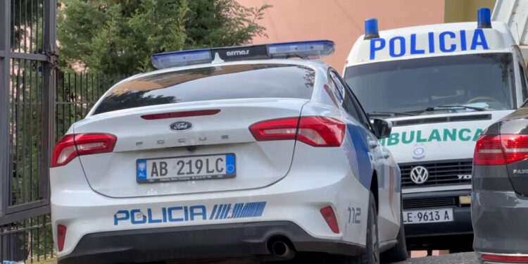 “BABAI U LARGUA NGA BANESA PARA TRE DITËSH”/ Vajza bën kallëzimin në polici