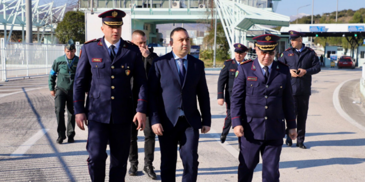 “NDAMË DISA SHQETËSIME ME PALËN GREKE”/ Hoxha dhe Proda inspektim në Kakavijë: Masa për përballimin e fluksit