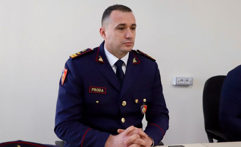 “TË ELEMINOHEN PENGESAT ARTIFICIALE…”/ Drejtori i Policisë Proda mesazh nga Kakavija për shërbimet kufitare