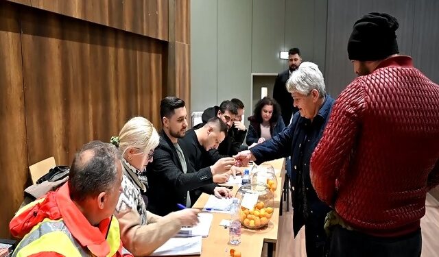 RINDËRTIMI/ Hidhet shorti për apartamentet në Kombinat. Banorët hyjnë në shtëpitë e reja për Vitin e Ri