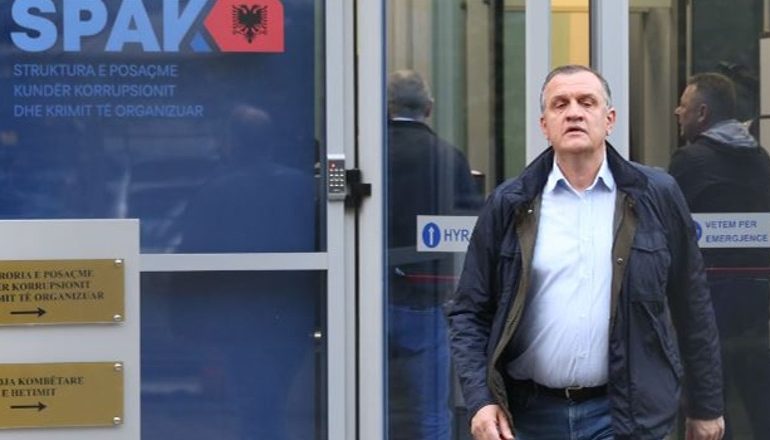 ABUZIMET ME FONDET E BE/ Zgjaten me 3 muaj afatet e paraburgimit për Ilir Beqajn dhe Ermal Kurtulajn! GJKKO rrëzon kërkesën për…