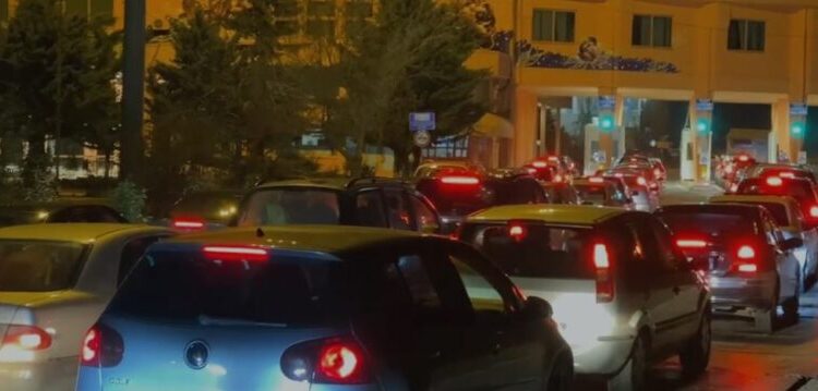 FESTAT E FUNDVITIT/ Emigrantët kthehen në atdhe, fluks i shtuar në Qafë Thanë