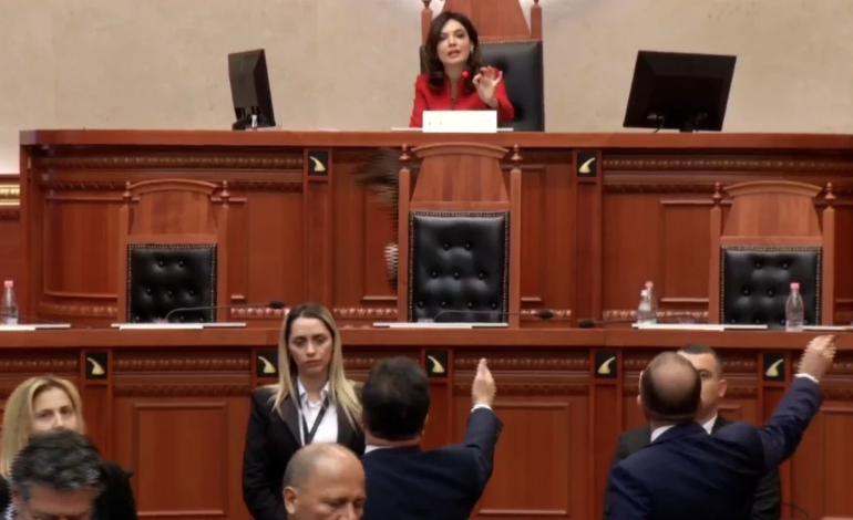 “KENI NJË PROBLEM TËMADH…”/ Zhupa fyen Braçen: Sa shumë m*t të ha goja