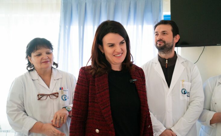 JEP LAJMIN E MIRË/ Koçiu: Vjen në jetë fëmija i parë përmes riprodhimit të asistuar në maternitetin “Koço Gliozheni”, paketa e fertilitetit falas…
