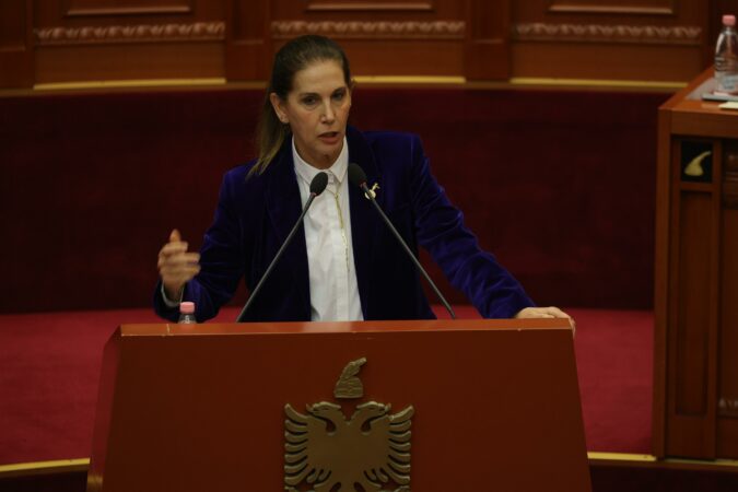 NGA ULËZA, NË KORÇË E SHKODËR/ Kumbaro në Parlament tregon projektet për zonat e mbrojtura dhe biodiversitetin
