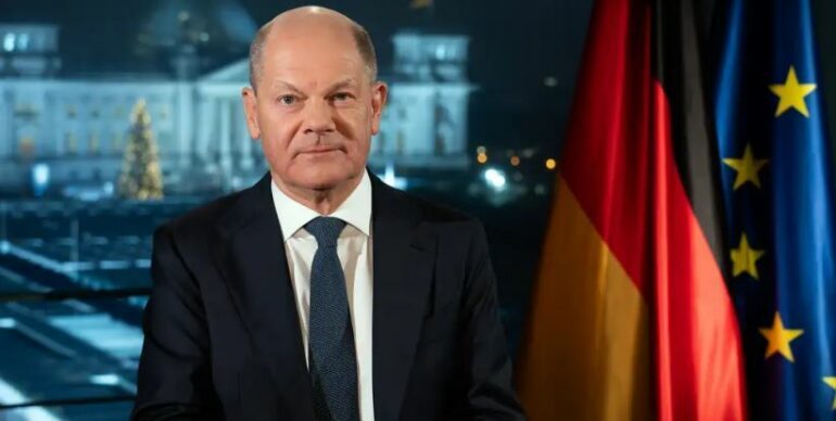 SCHLOZ MBAN FJALIMIN E FUNDVITIT/ Vlerëson rolin e emigrantëve: Janë pjesë e suksesit të Gjermanisë