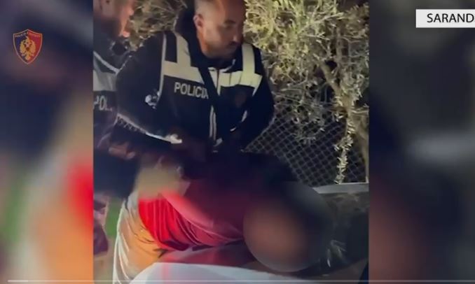 EMRI/ Prodhonte dhe shiste vaj kanabisi, arrestohet 35-vjeçari në Sarandë, i gjenden dhe armë në banesë