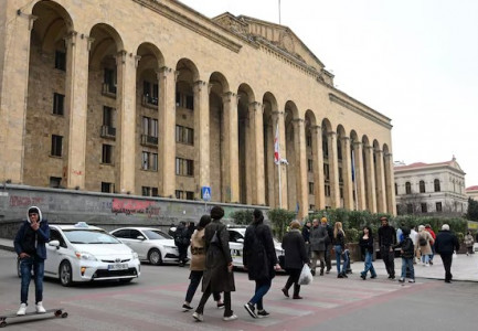 TË SHTËNA ME ARMË ZJARRI NË PARLAMENT/ Vritet deputeti në rajonin separatist të Gjeorgjisë