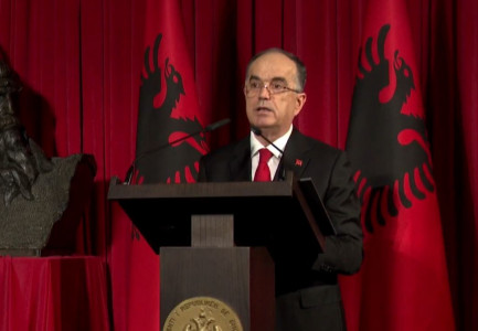 “MBETEM MBËSHTETËS I DIALOGUT POLITIK”/ Pritja e fundvitit me gazetarët, Presidenti Begaj: Moment reflektimi, një vit i mbushur me ngjarje