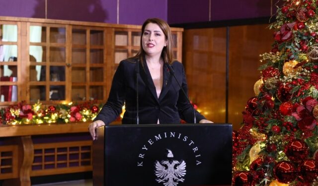 NDARJA E MEDALJEVE TË ARTA/ Manastirliu: 80% e ekselentëve studiojnë në universitetet shqiptare