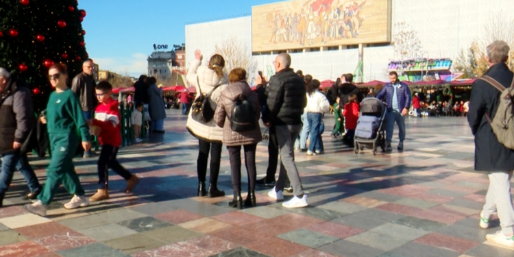 TURIZMI/ 1.2 milionë italianë në 11 muaj në Shqipëri, nuk mungojnë as në Dhjetor