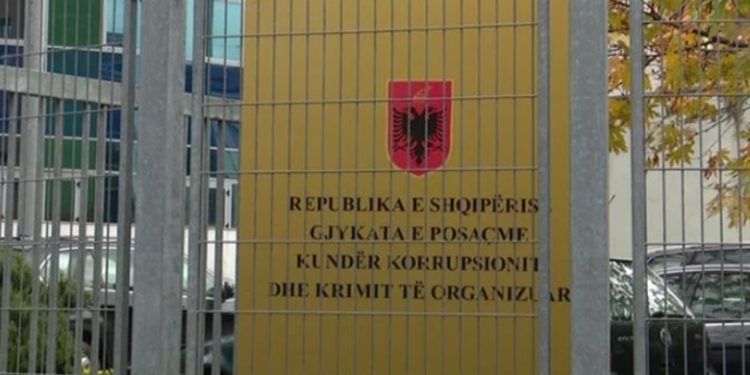 AKUZOHET PËR KORRUPSION/ GJKKO dënon me 3 vite burg ish-zyrtaren Miranda Idrizi